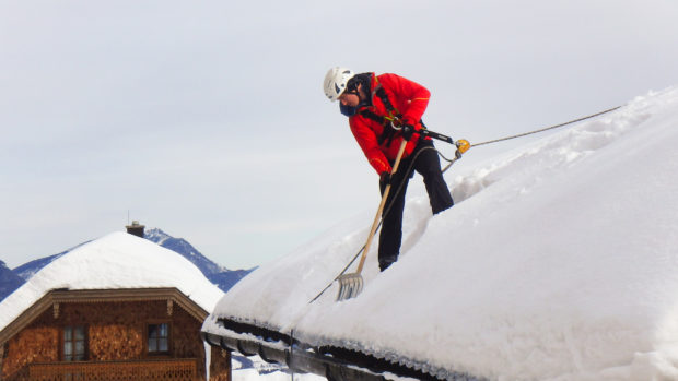 Sicherungstechnik für Schneeräumung am Dach